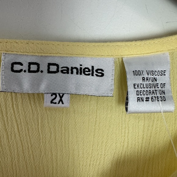 C D Daniels Womans Top Size 2X Yellow‎ Sequin Beaded Flowy Lightweight NWT - Picture 3 of 8